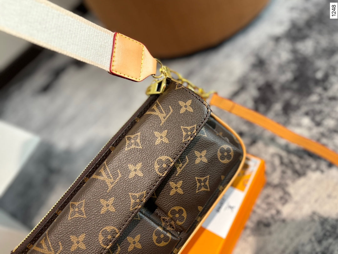 Louis new arrival mini bag size: 24*13 cm