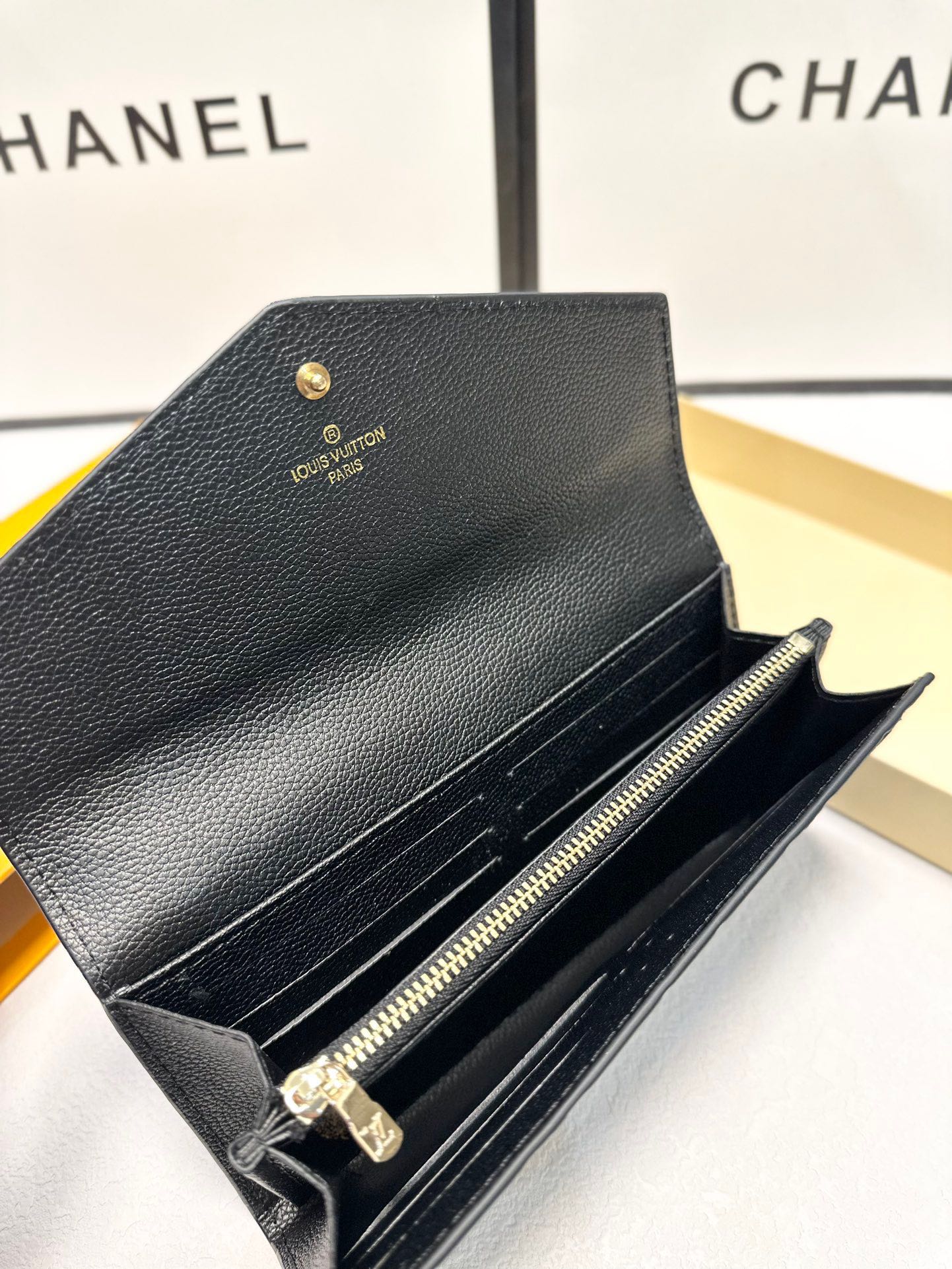 Louis new arrival wallet 02 size: 19x10 cm
