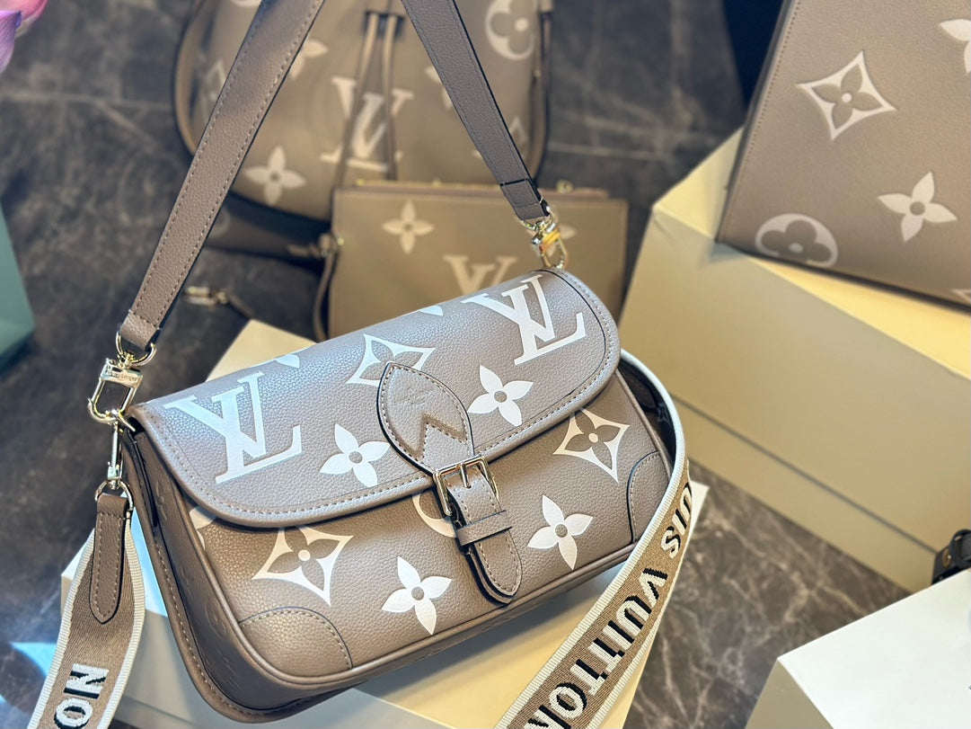 Louis M45985 new arrival bag size: 24 x 15 x 9cm