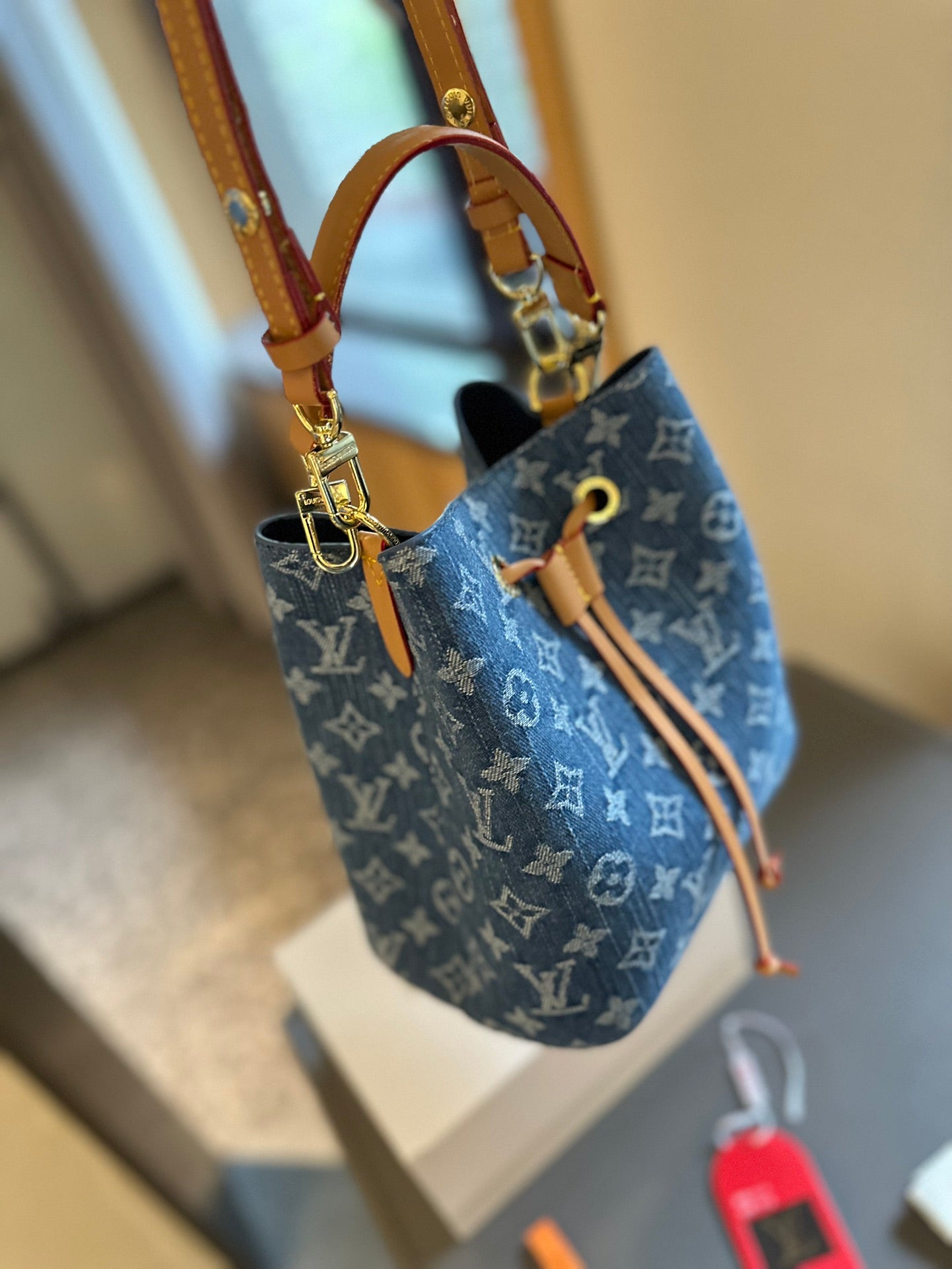 Louis new arrival NEONOE M44022 bag size: 20 cm