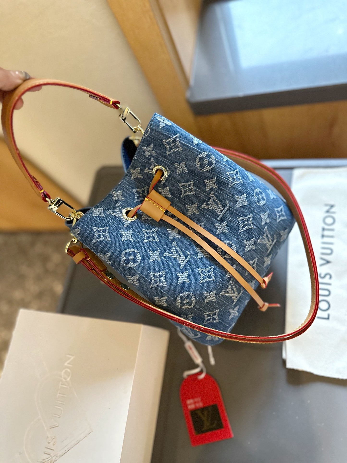 Louis new arrival NEONOE M44022 bag size: 20 cm