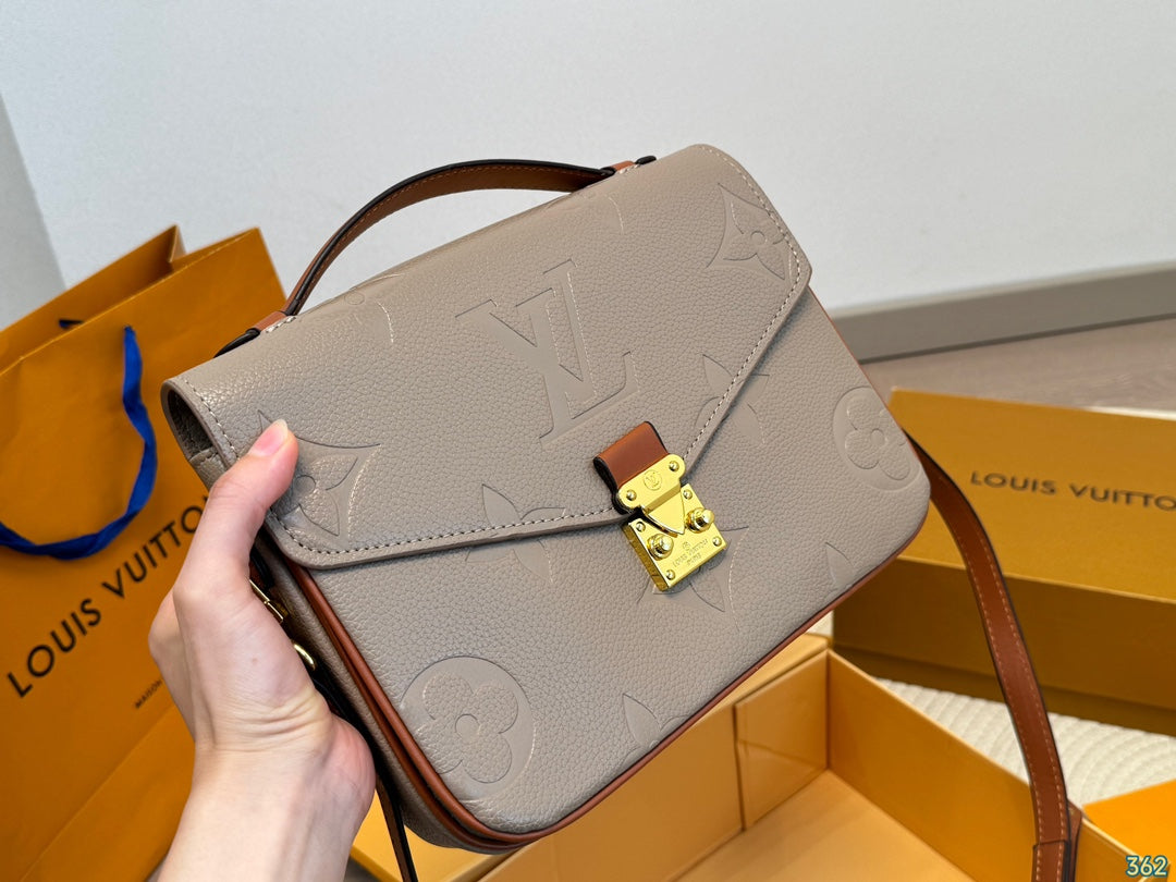 Louis 2024 new arrival Pochette bag size: 24 * 18 cm