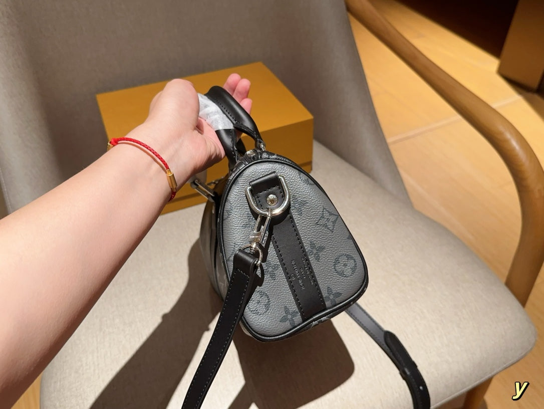 Louis keepall25 men and women bag size: 25��15��11 cm