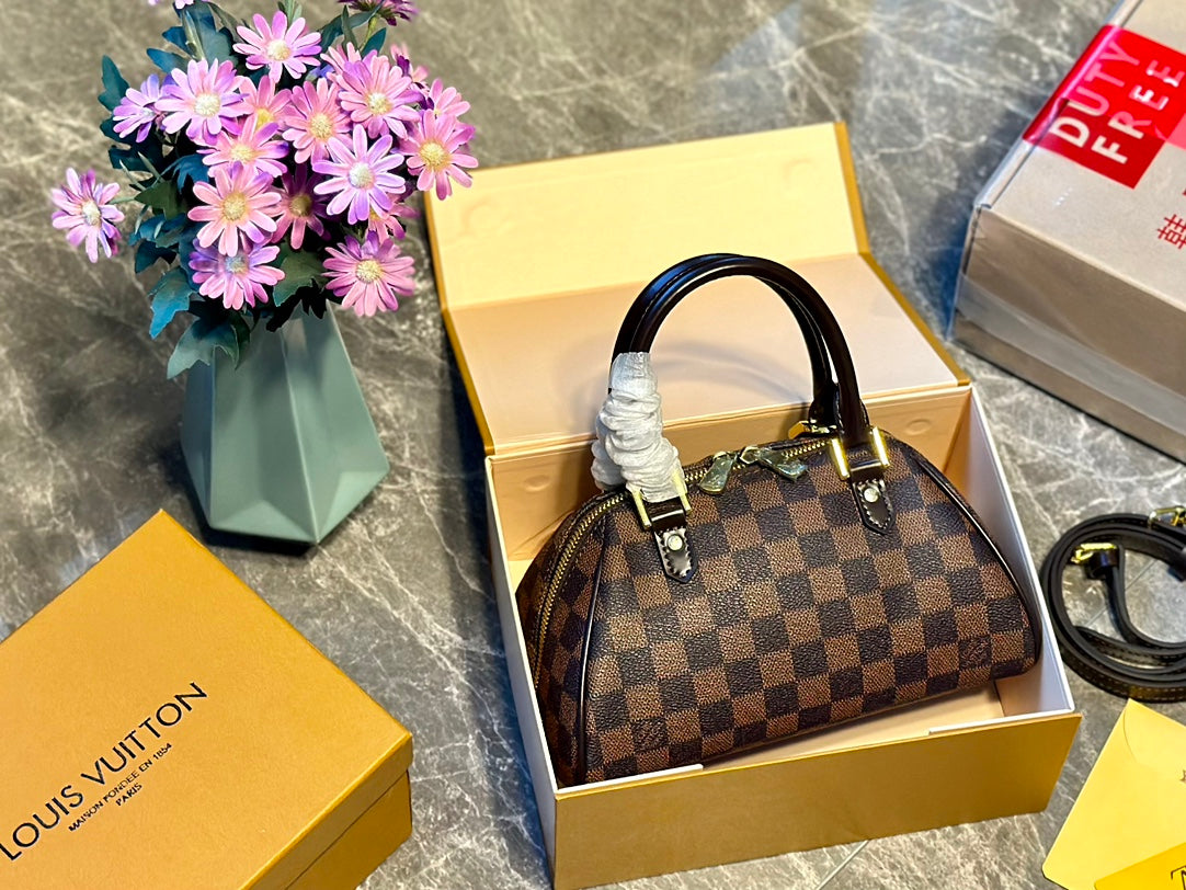 Louis new arrival size:23 * 13 cm