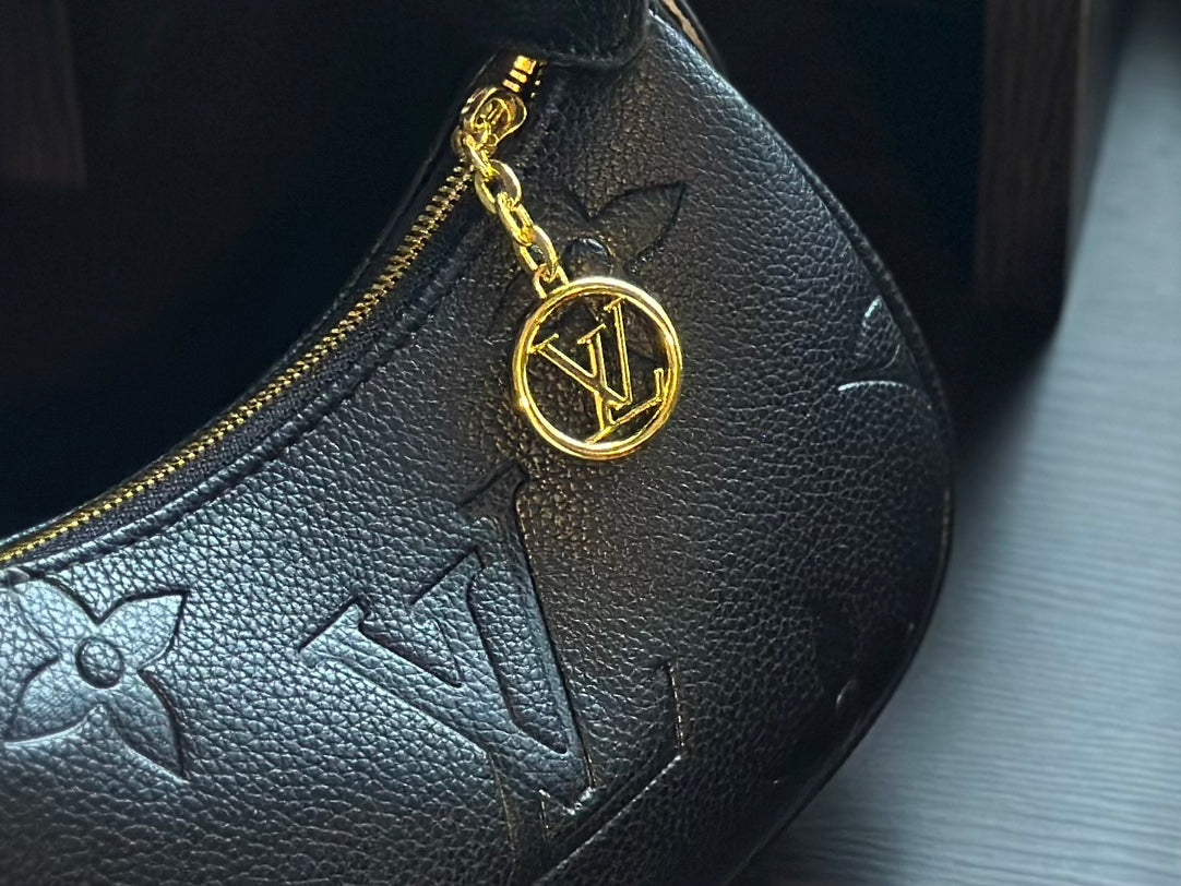 Louis new arrival hobo bag size: 21 * 11cm