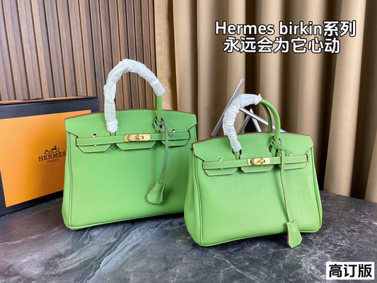 Her birkin new arrival bag green