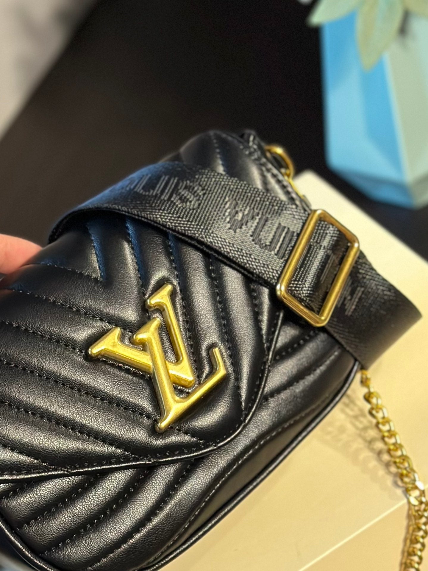 Louis Multi Pochette New Wave size: 21x13x6.5cm