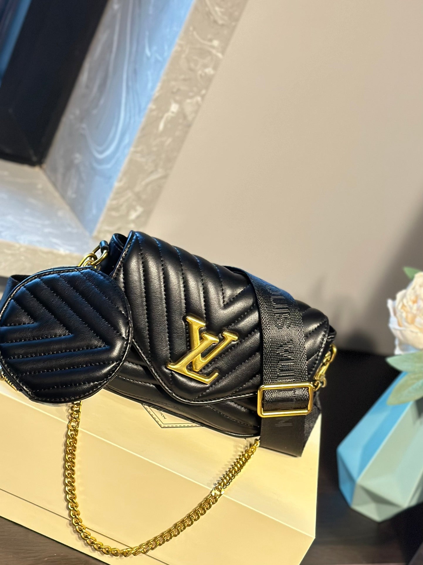 Louis Multi Pochette New Wave size: 21x13x6.5cm