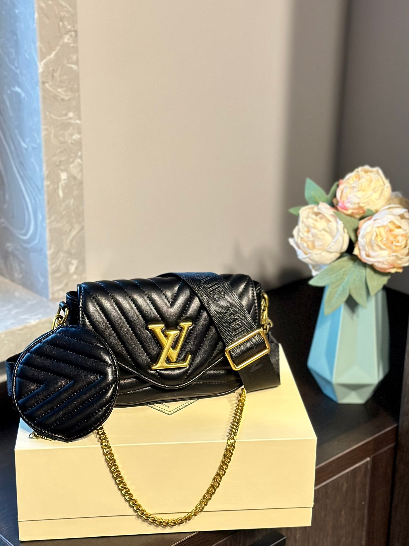 Louis Multi Pochette New Wave size: 21x13x6.5cm