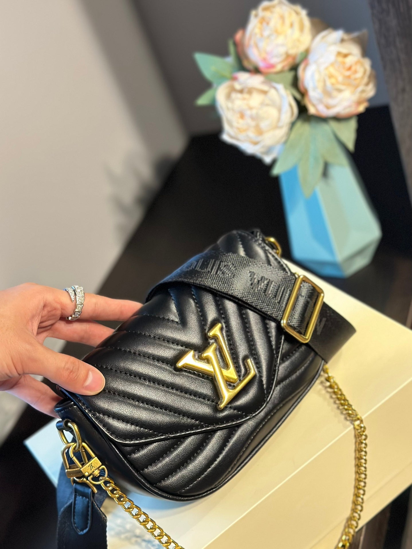 Louis Multi Pochette New Wave size: 21x13x6.5cm