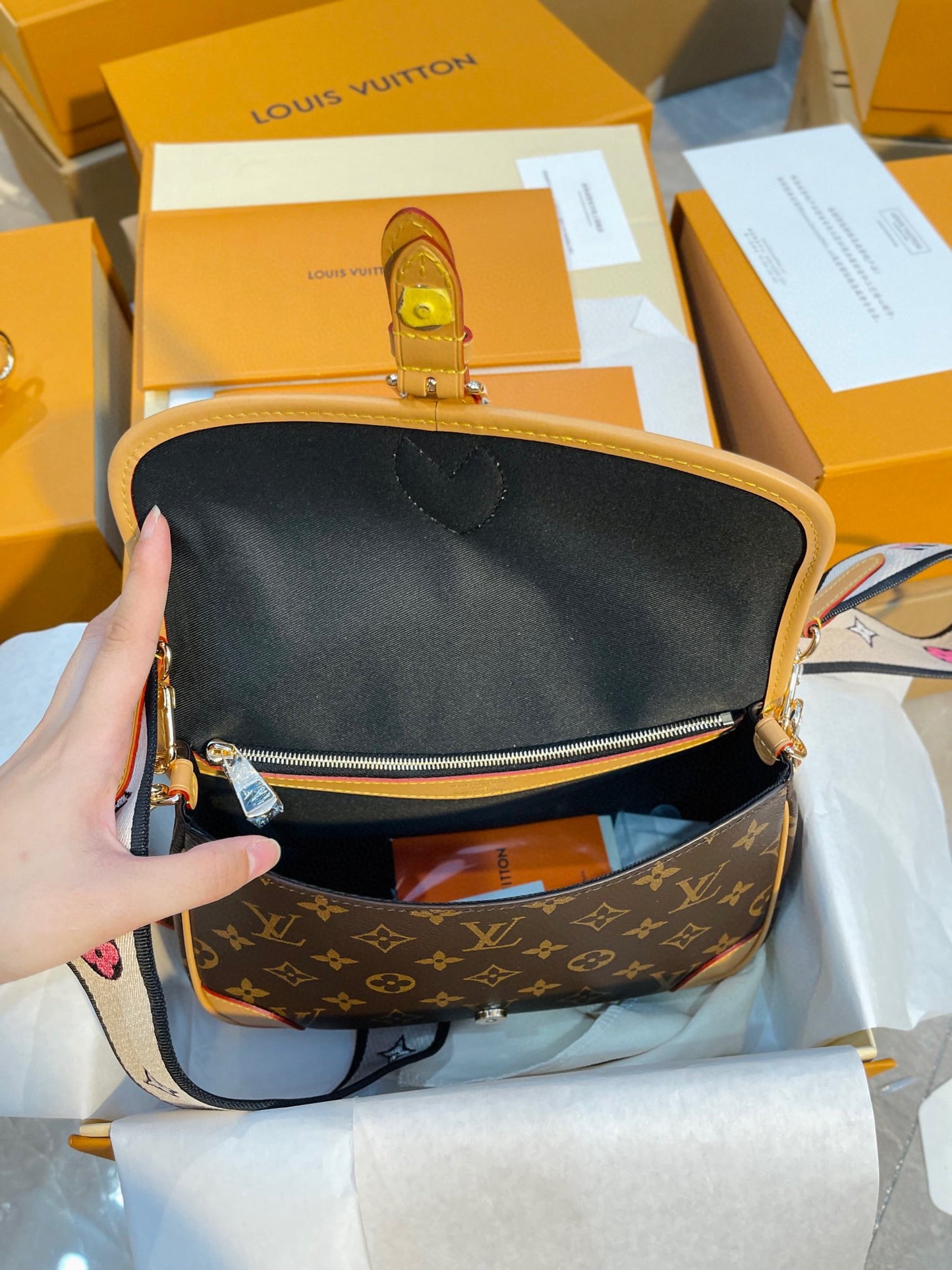Louis new arrival bag size: 24cm