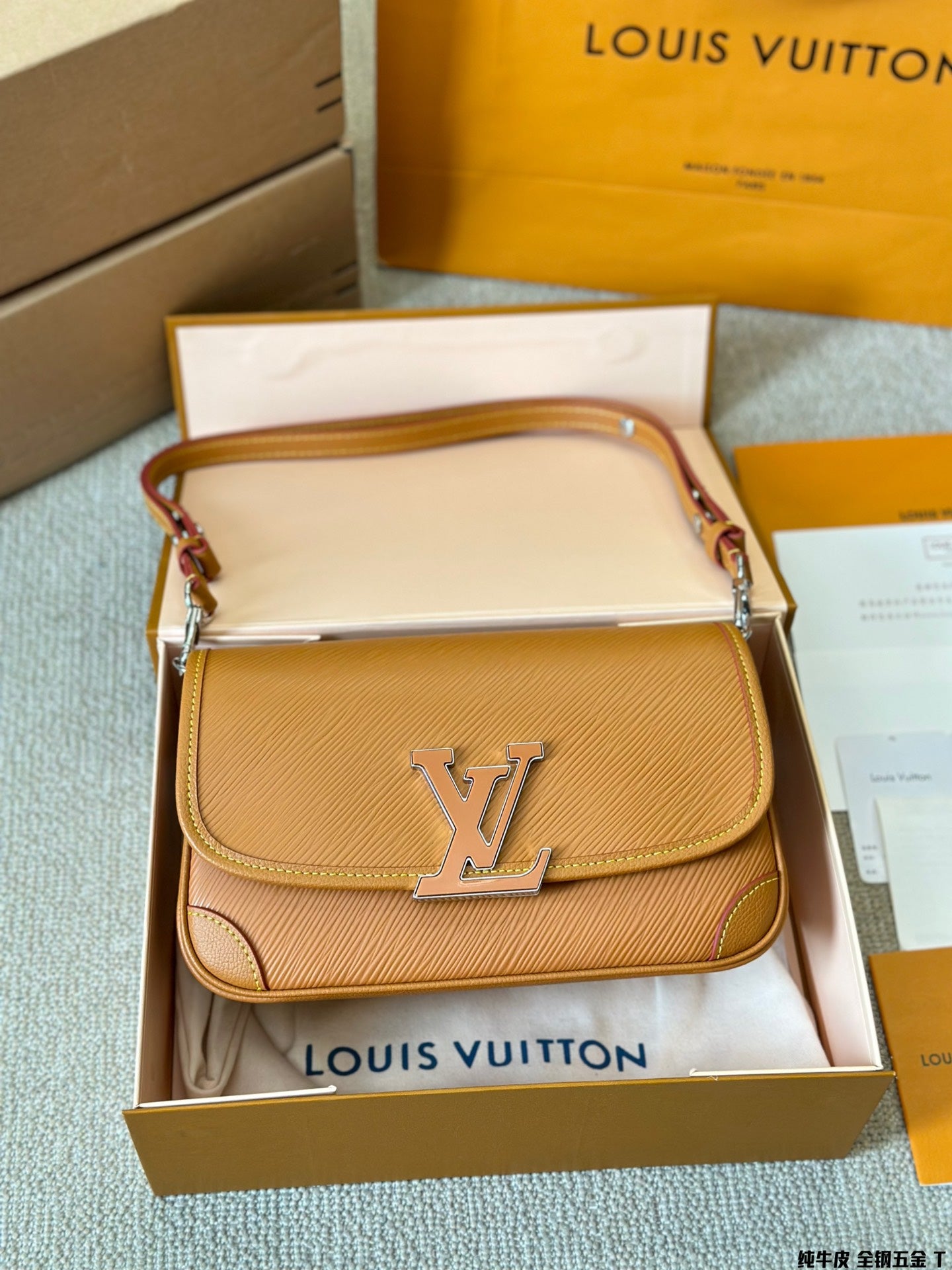 Louis new arrvial Buci bag size:24.5*15.5*9 cm