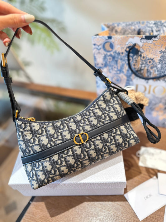 D 2025 new arrilval hobo bag size: 23 cm