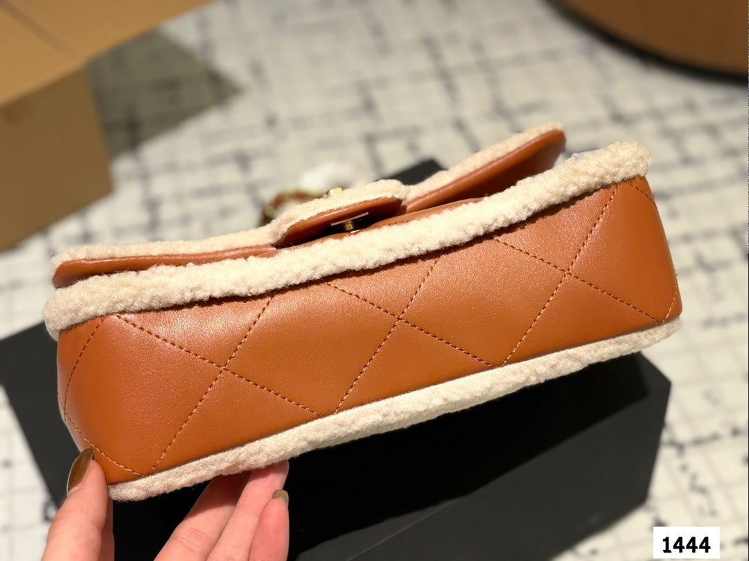 Cc 24K new arrival winter cf bag size: 26*16 cm