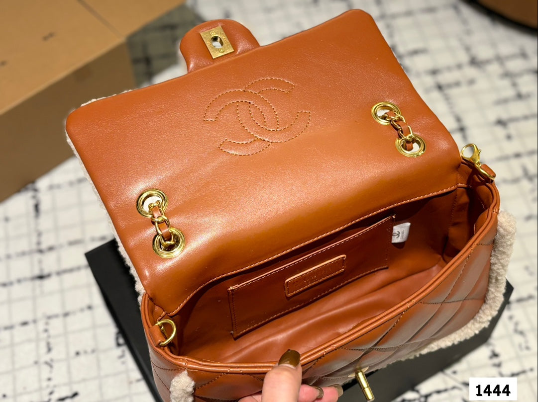 Cc 24K new arrival winter cf bag size: 26*16 cm