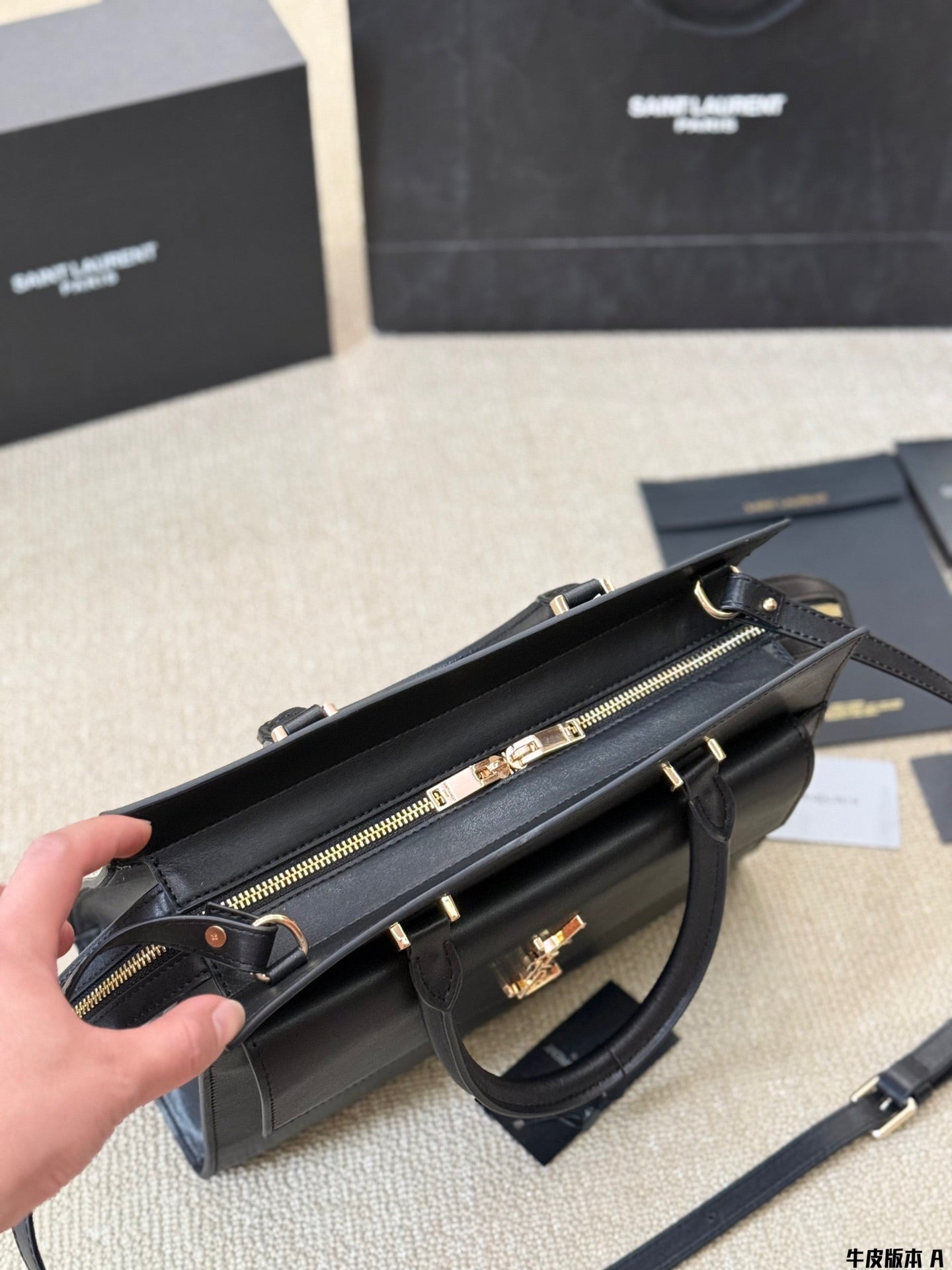 Y new arrival Uptown tote bag size: 30*25 cm