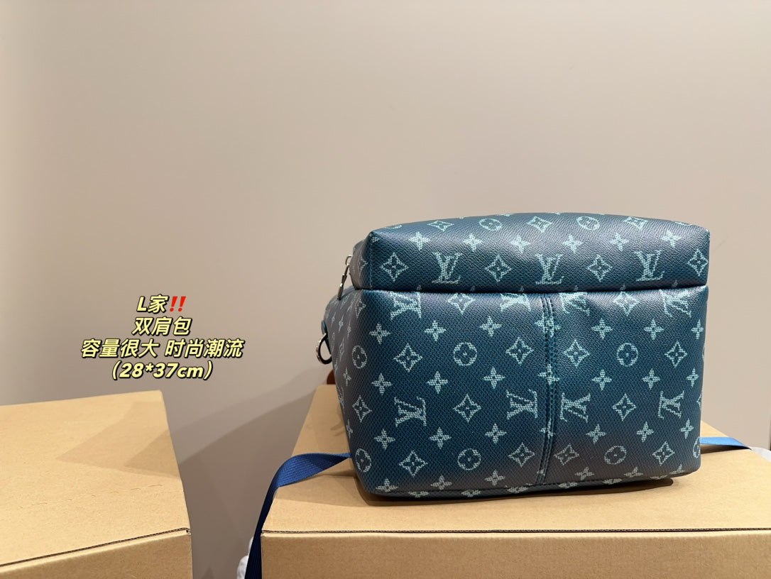 Louis new arrival men backpack bag size;28* 37 cm