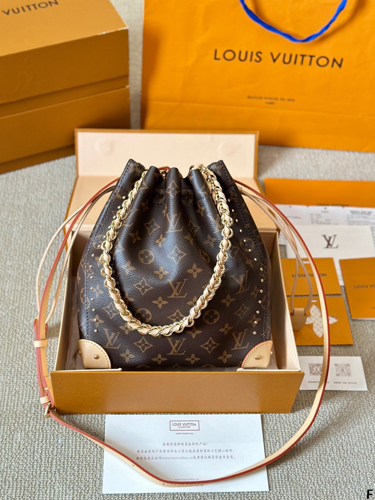 Louis new arrival noe trunk bag size: 23*25 cm