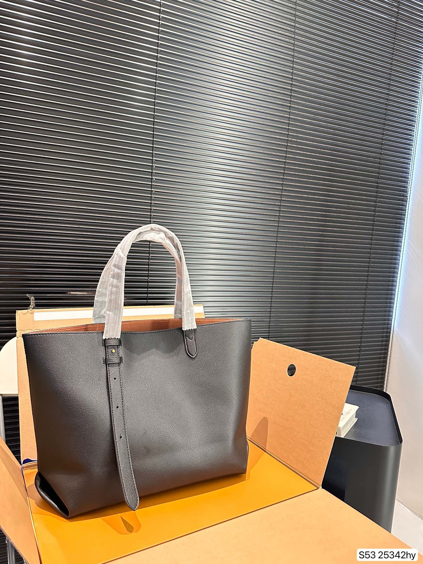 Louis new arrival lock hobo tote bag size;47 * 31 cm