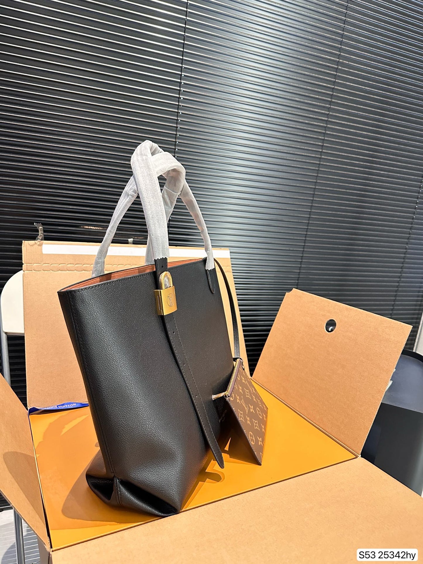 Louis new arrival lock hobo tote bag size;47 * 31 cm