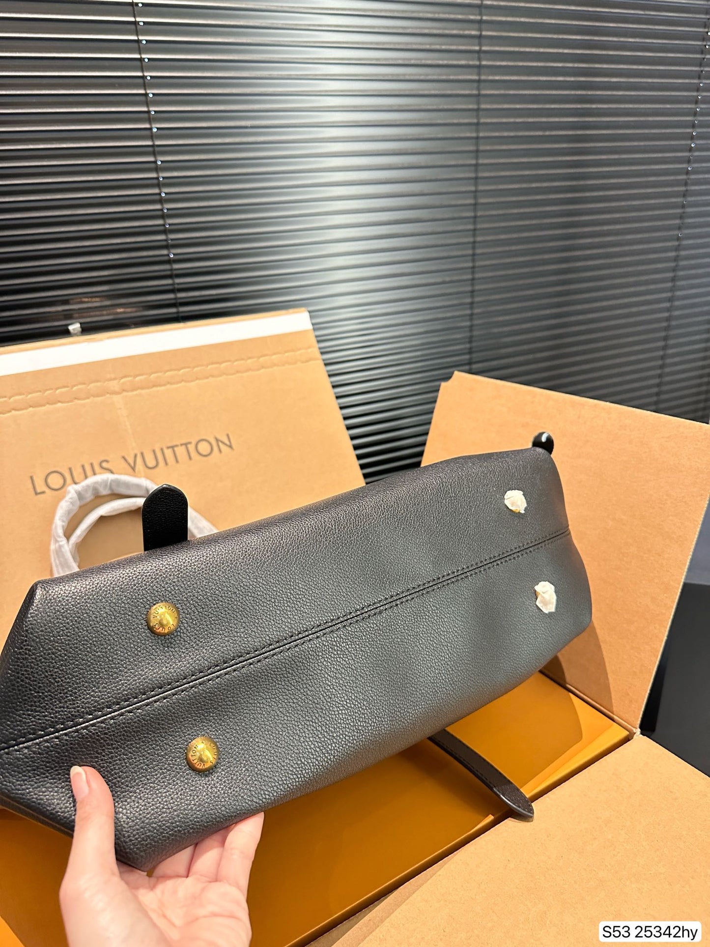 Louis new arrival lock hobo tote bag size;47 * 31 cm