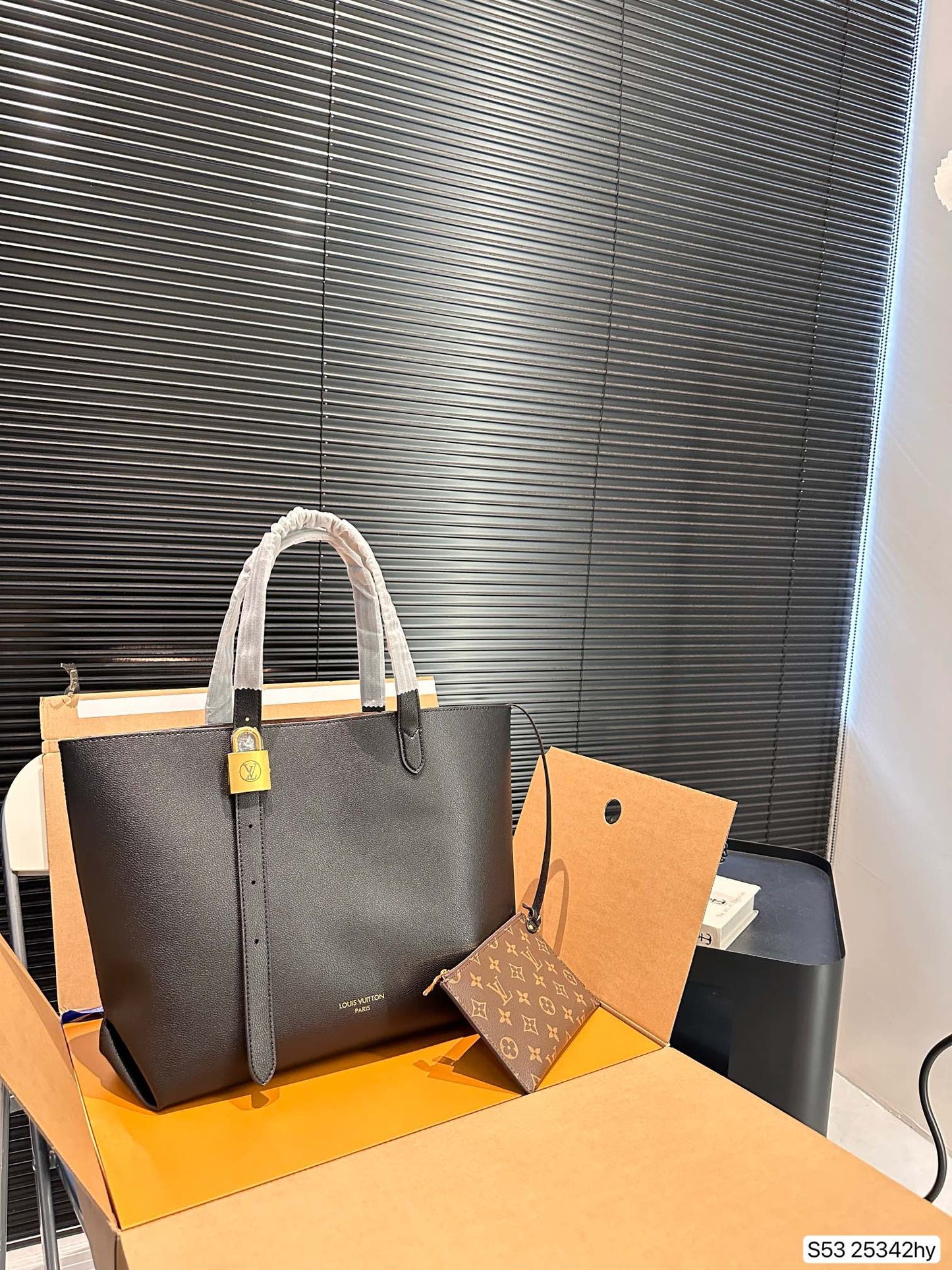 Louis new arrival lock hobo tote bag size;47 * 31 cm