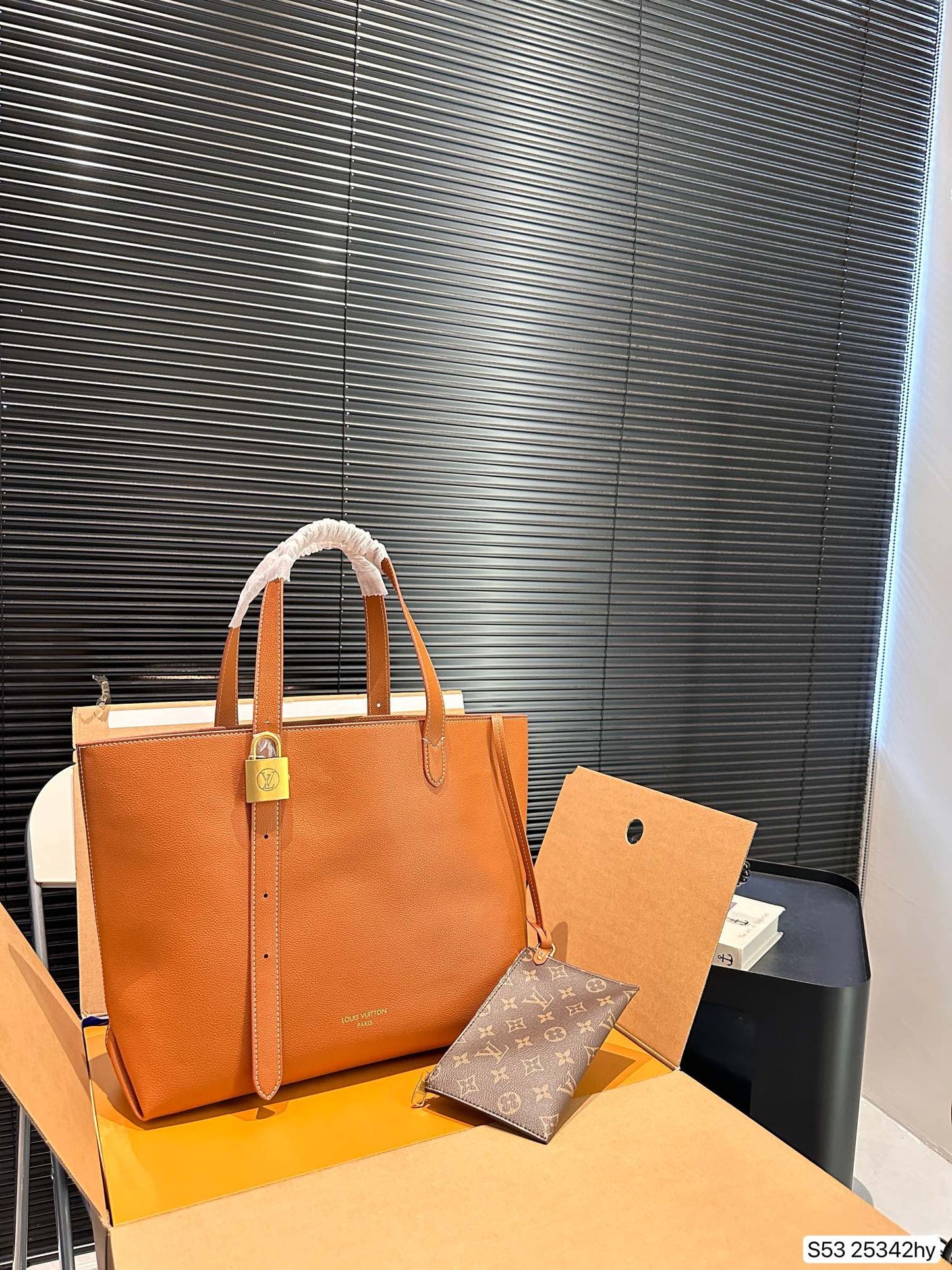 Louis new arrival lock hobo tote bag size;47 * 31 cm