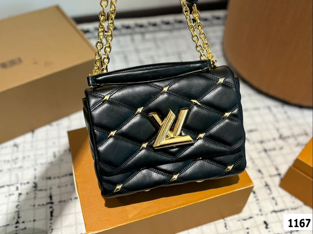 Louis new arrival bag 002 size: 22*13 cm