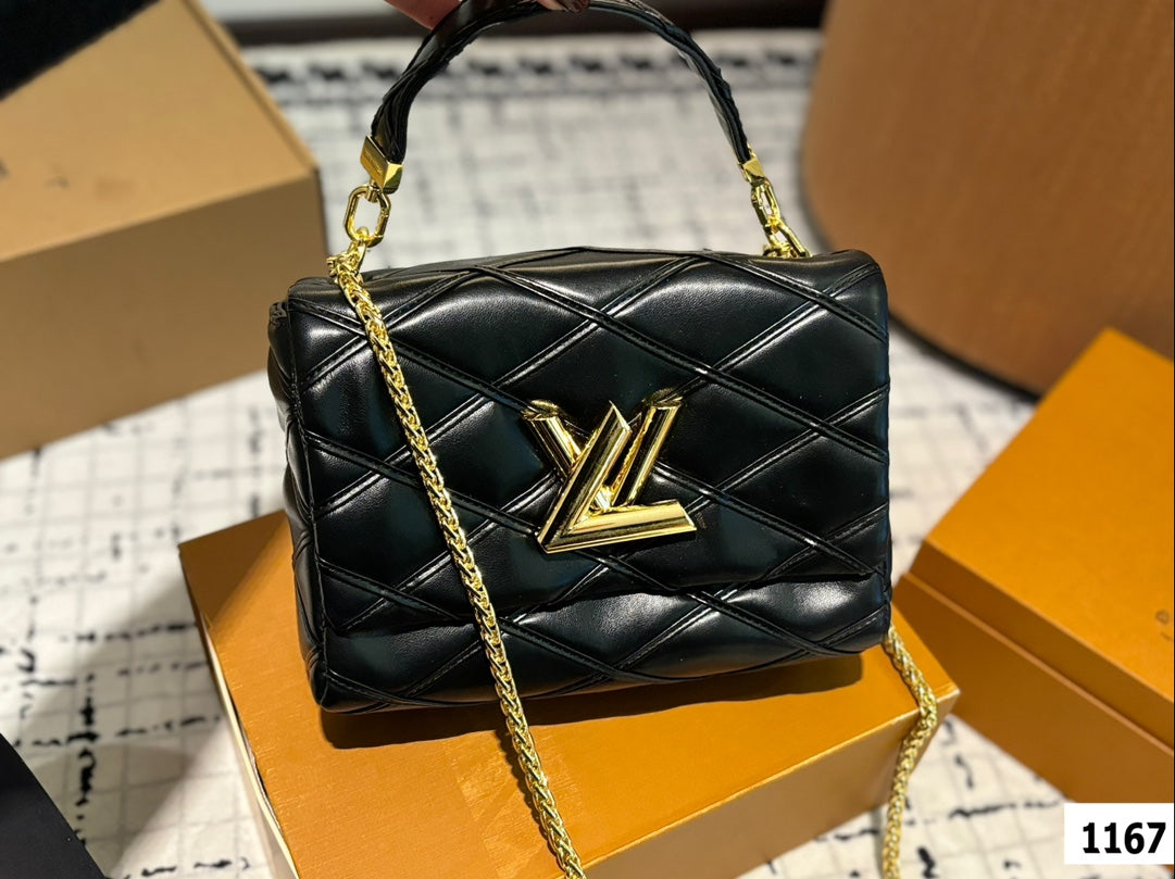 Louis new arrival Twist bag size: 22*13 cm