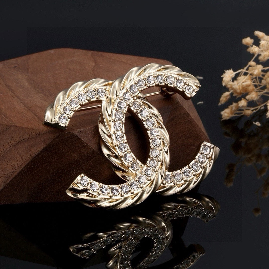Cc brooch 0073