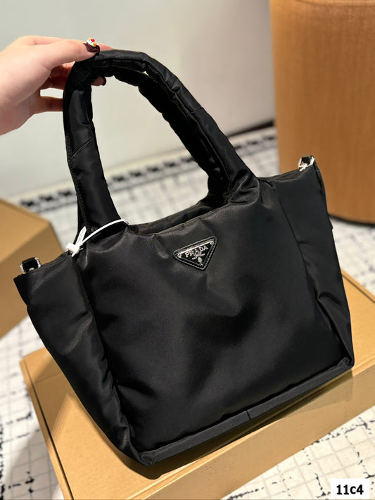 Pra new arrivla bucket tote bag size:30 * 26 cm