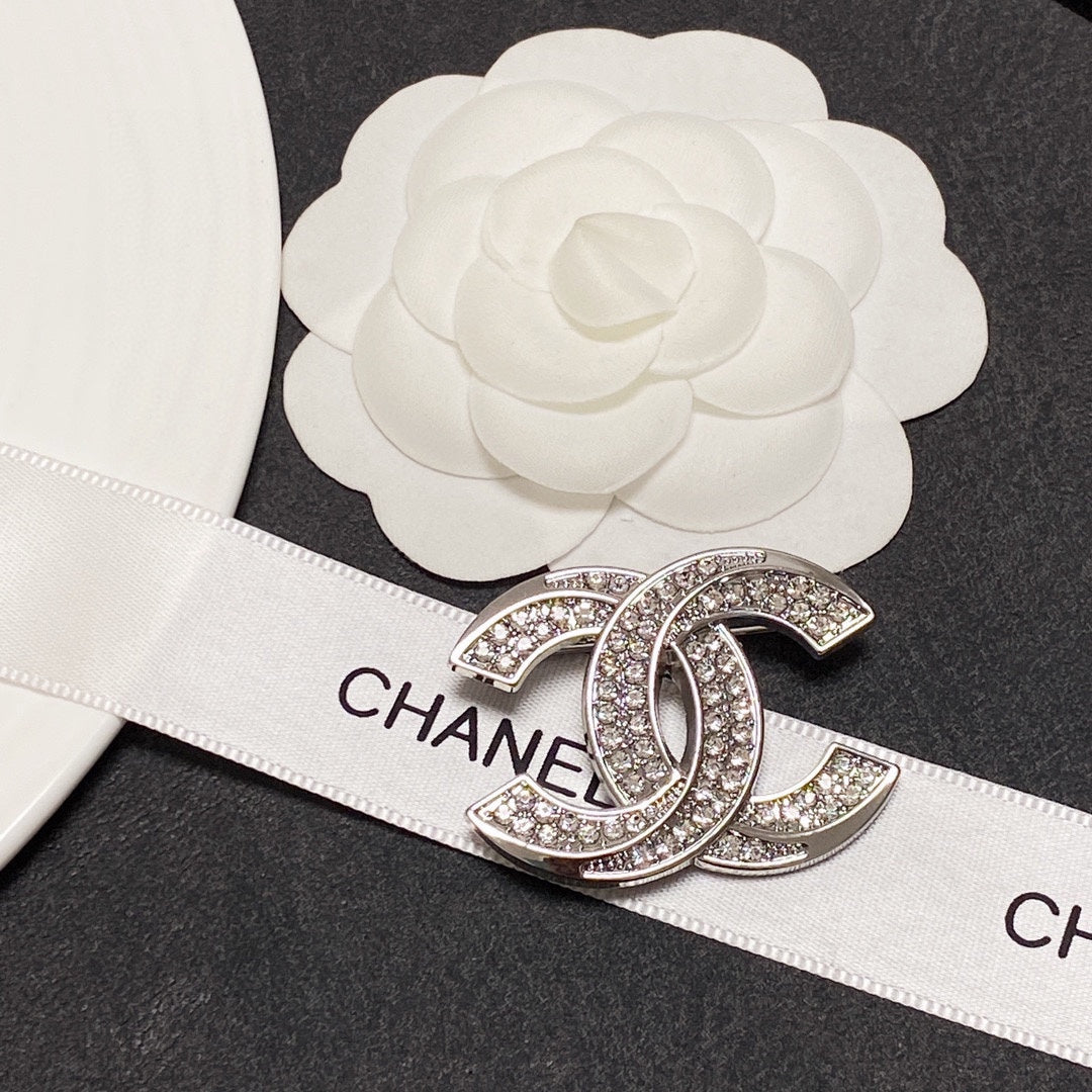 Cc brooch 0074