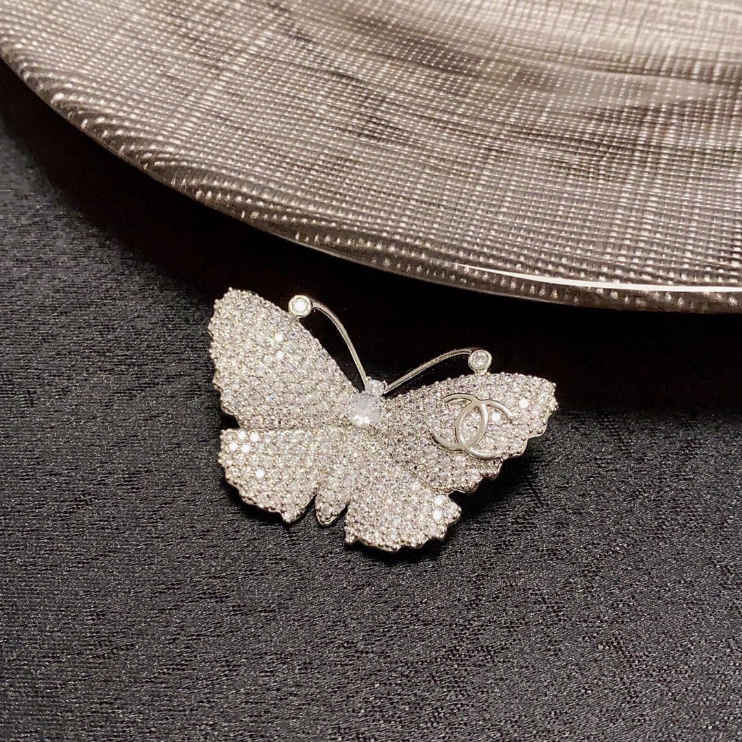 Cc brooch 0090