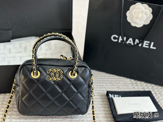 Cc new arrival leather bag size: 18 cm