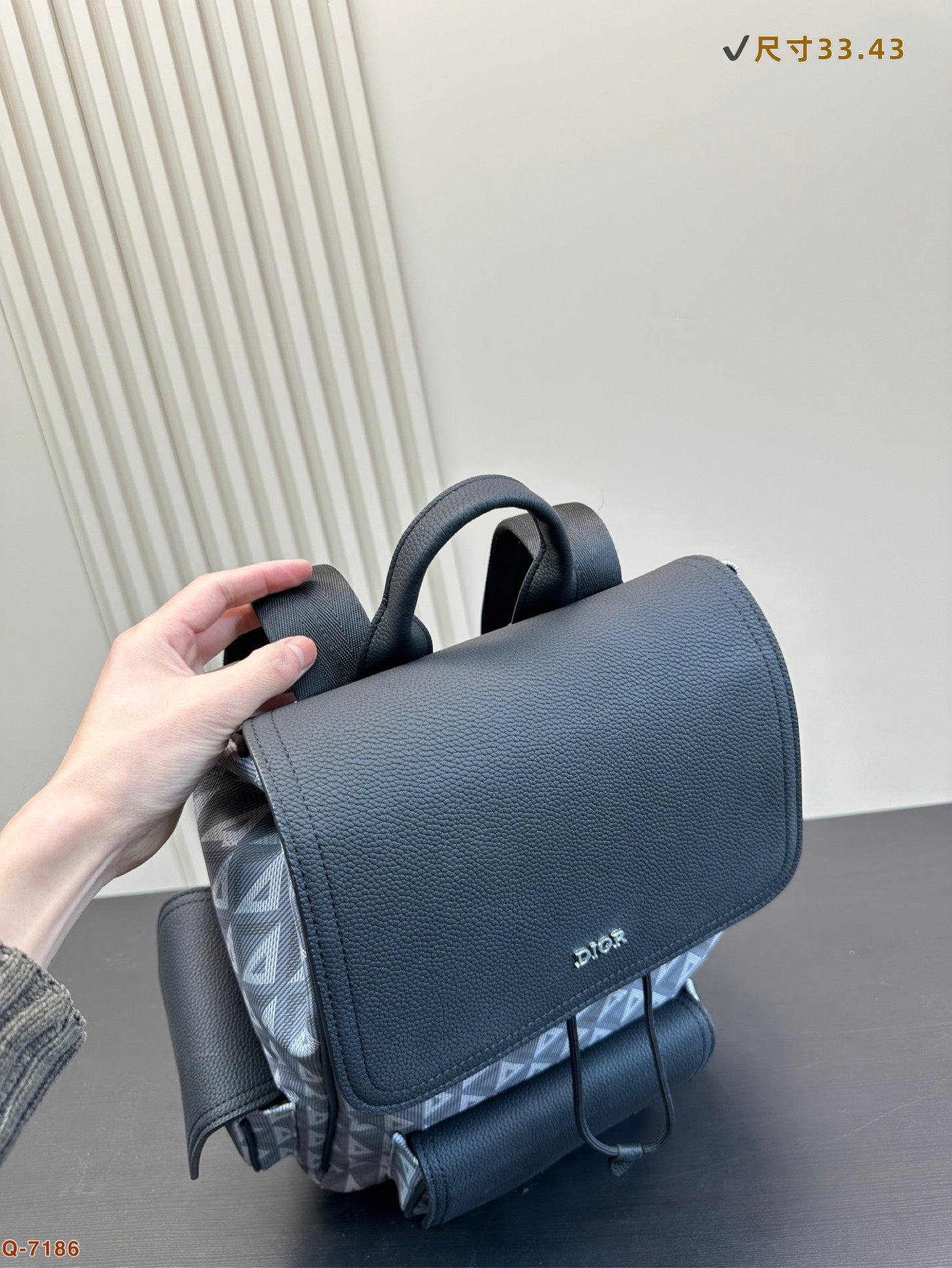 D new arrival backpack bag size: 33*43cm