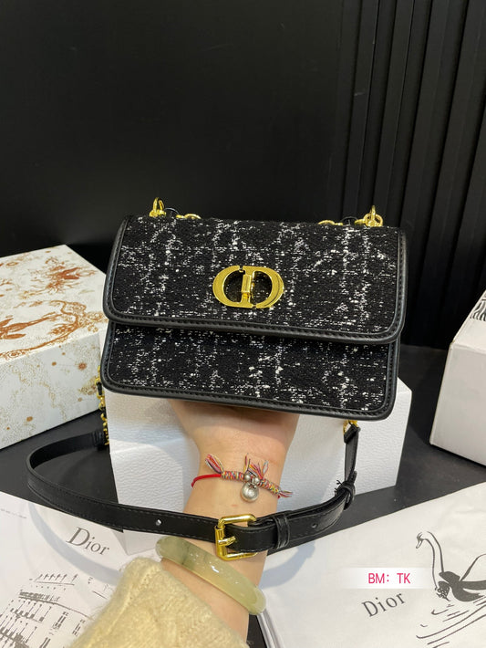 D new arrival Montaigne bag size:19 * 13 cm