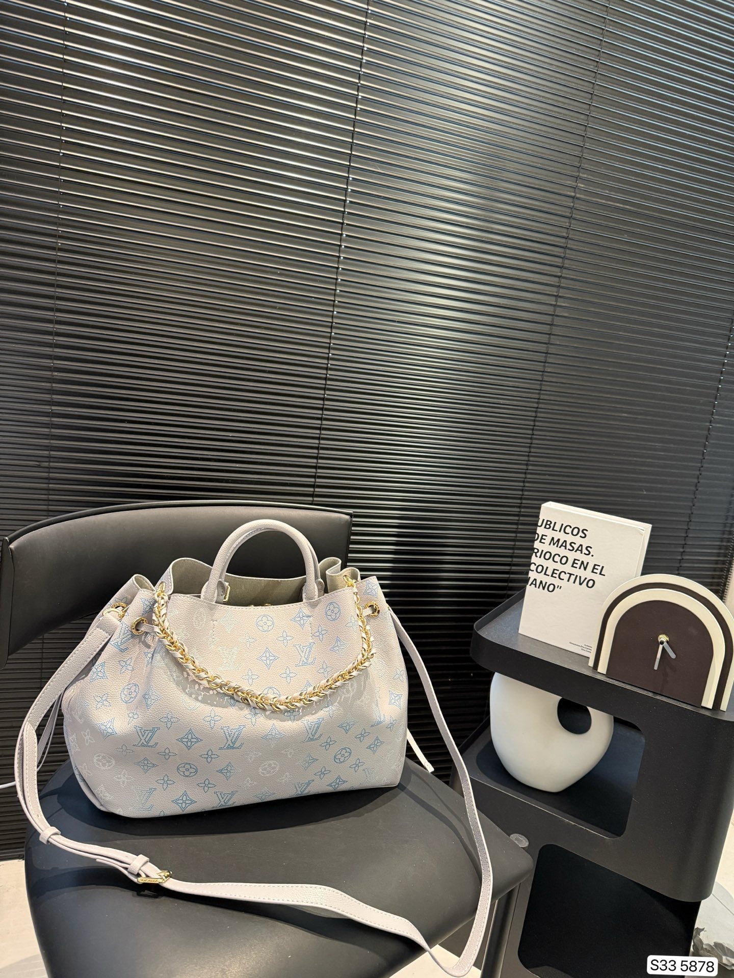 Louis new arrival bella bag size: 33 * 24 cm