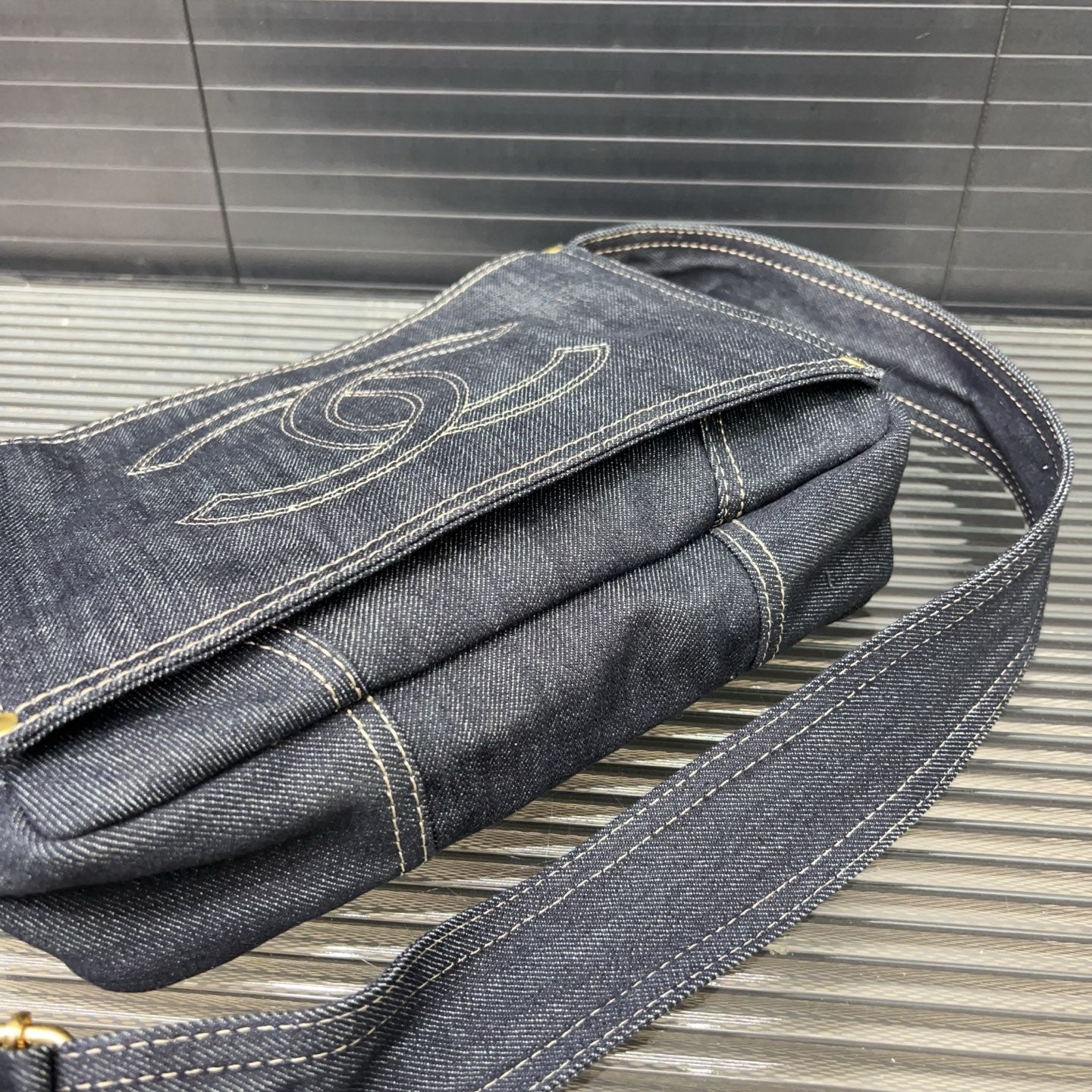 CC new arrival vintage denim bag size: 29*25 cm
