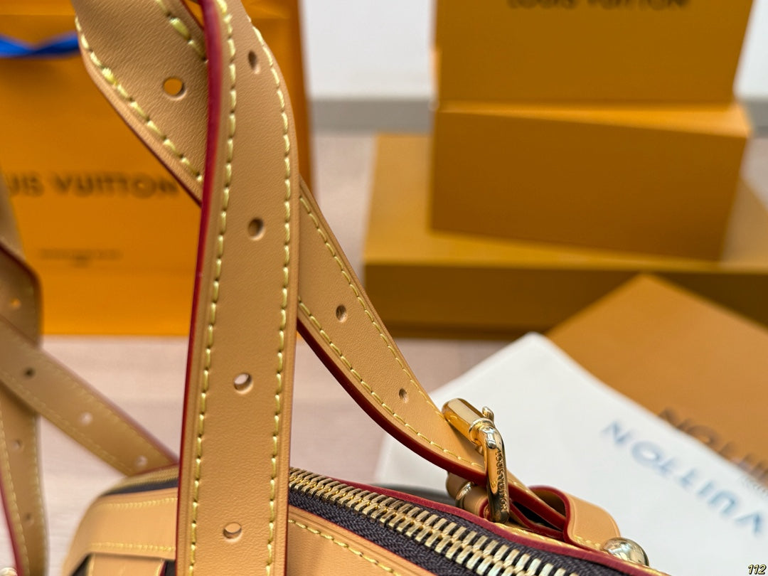 Louis new arrival vintage bag 009 size: 32 * 21 cm