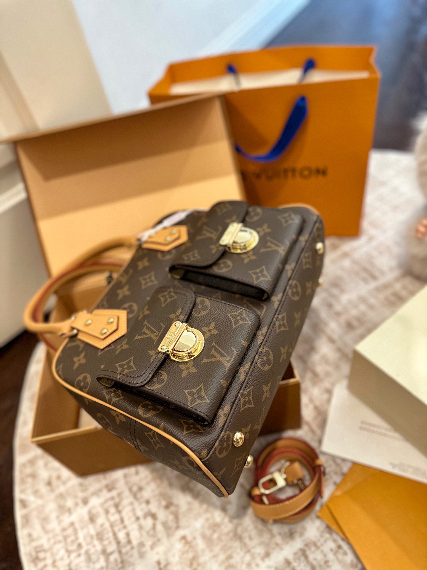 Louis new arrival Manhattan vintage bag size: 30*22 cm