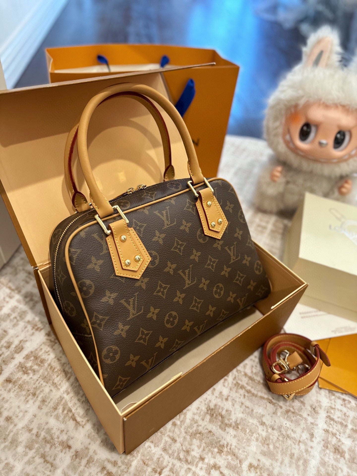 Louis new arrival Manhattan vintage bag size: 30*22 cm