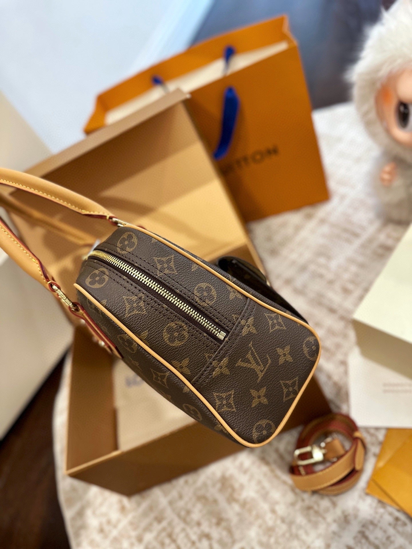 Louis new arrival Manhattan vintage bag size: 30*22 cm