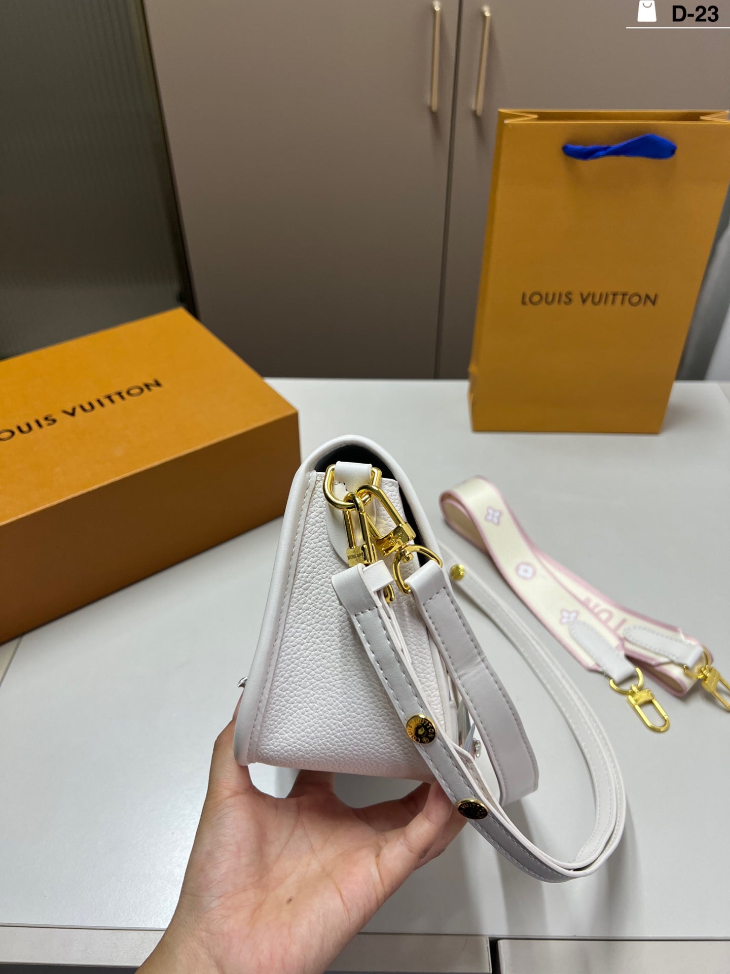 louis new arrival 25ss hobo bag size: 25×14 cm