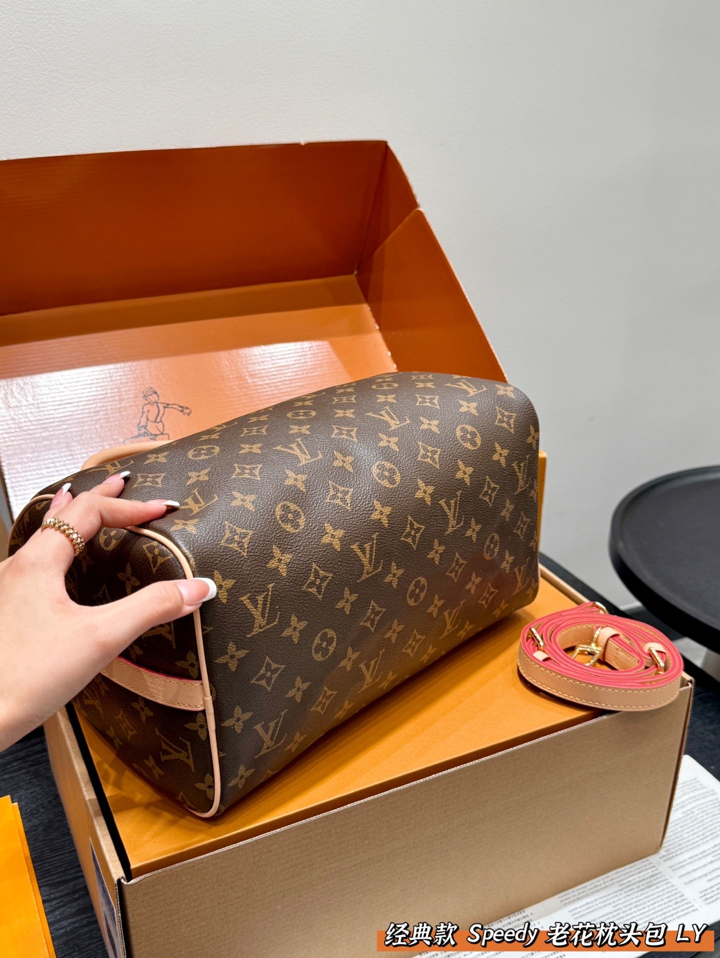 Louis new arrival Speedy bag size:30 cm