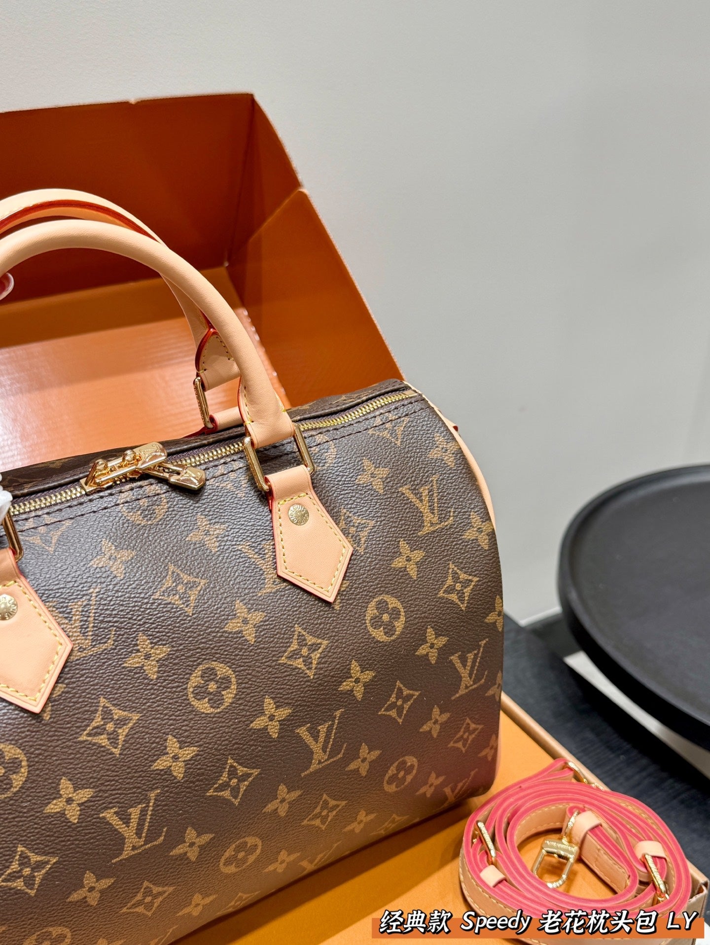 Louis new arrival Speedy bag size:30 cm