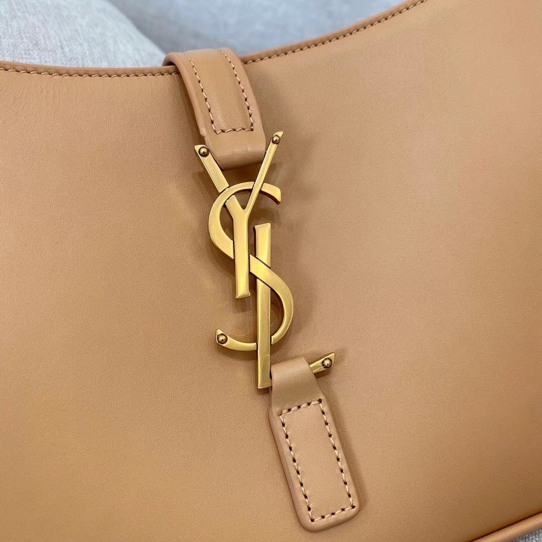 Y Le 5 A 7 Hobo Bag