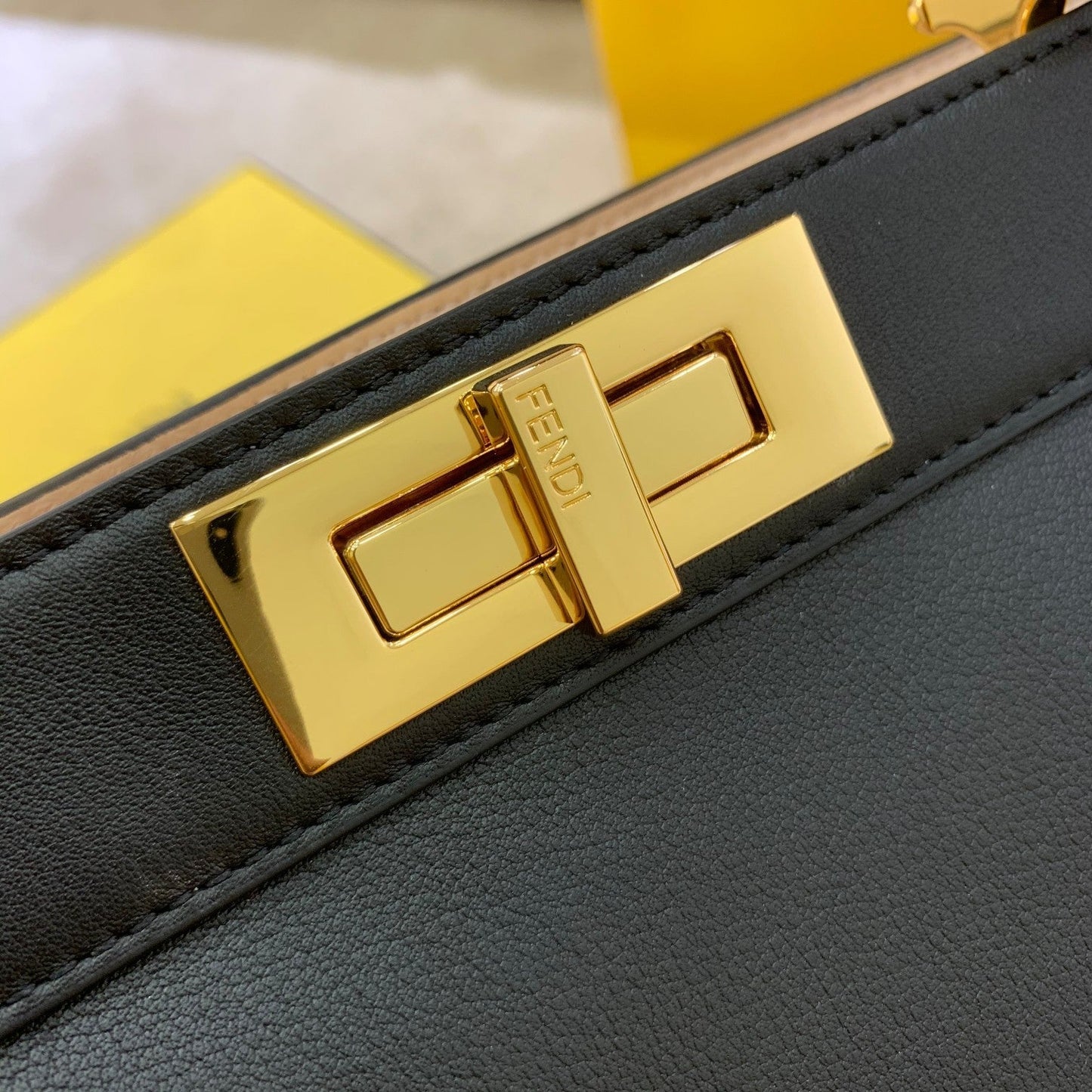 Fd Peekaboo Small iseeu Bag