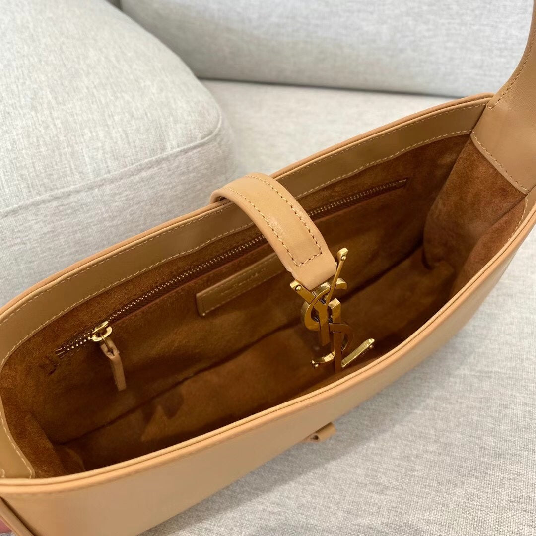 Y Le 5 A 7 Hobo Bag