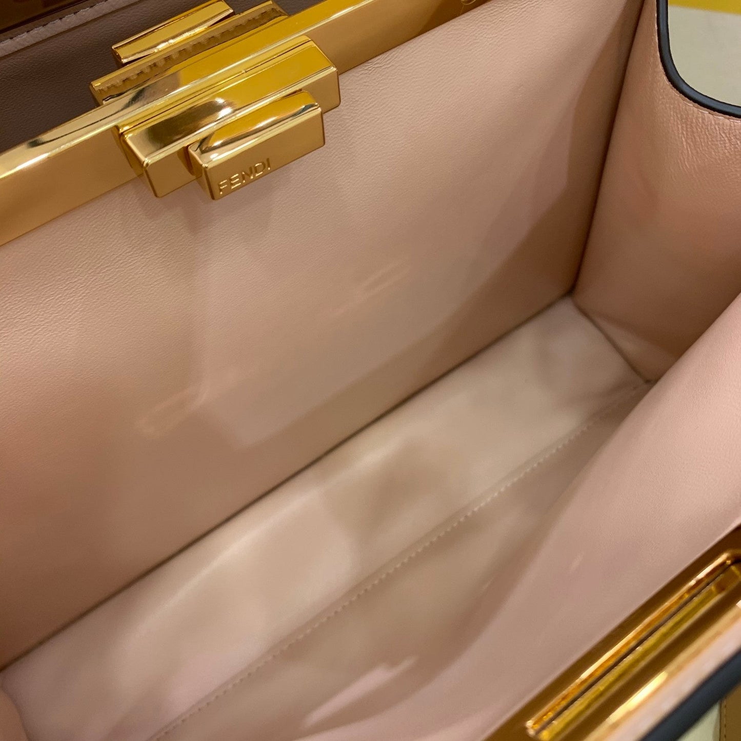 Fd Peekaboo Small iseeu Bag