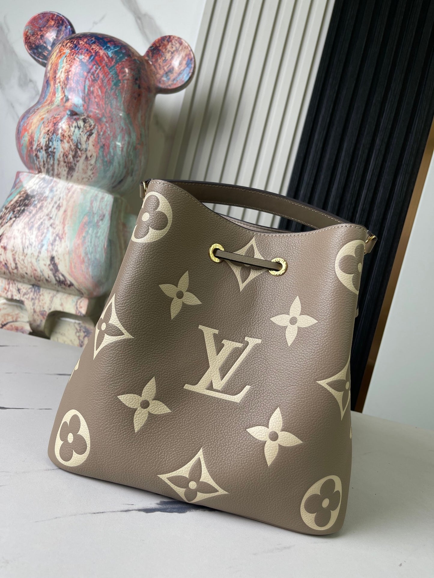 LOUIS Monogram Empreinte NeoNoe bag size : 26.0 x 26.0 x 17.5cm
